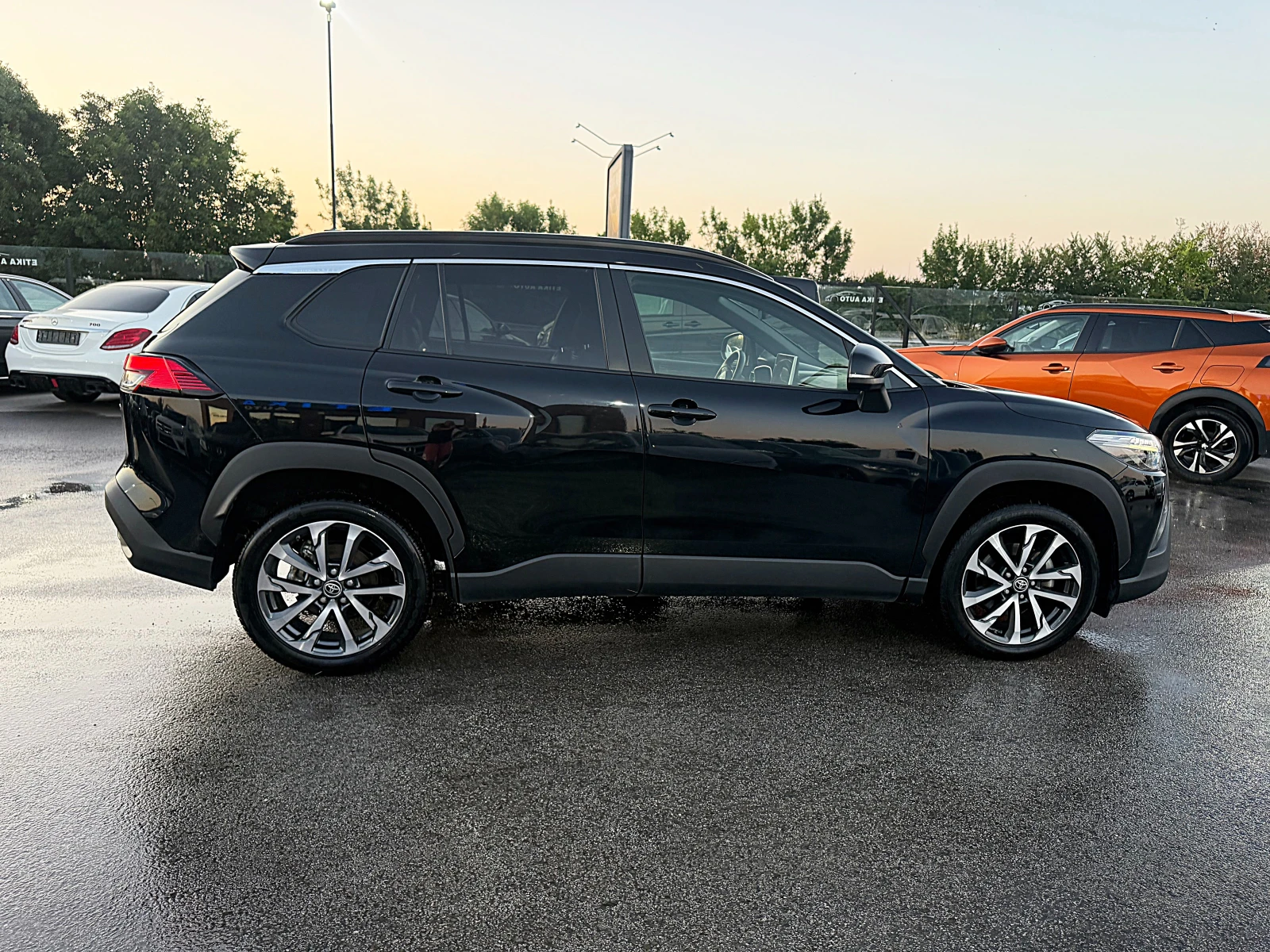 Toyota Corolla Cross 2.0Hybrid Active Drive-4х4-Led-Bixenon-Kamera-Full - изображение 7