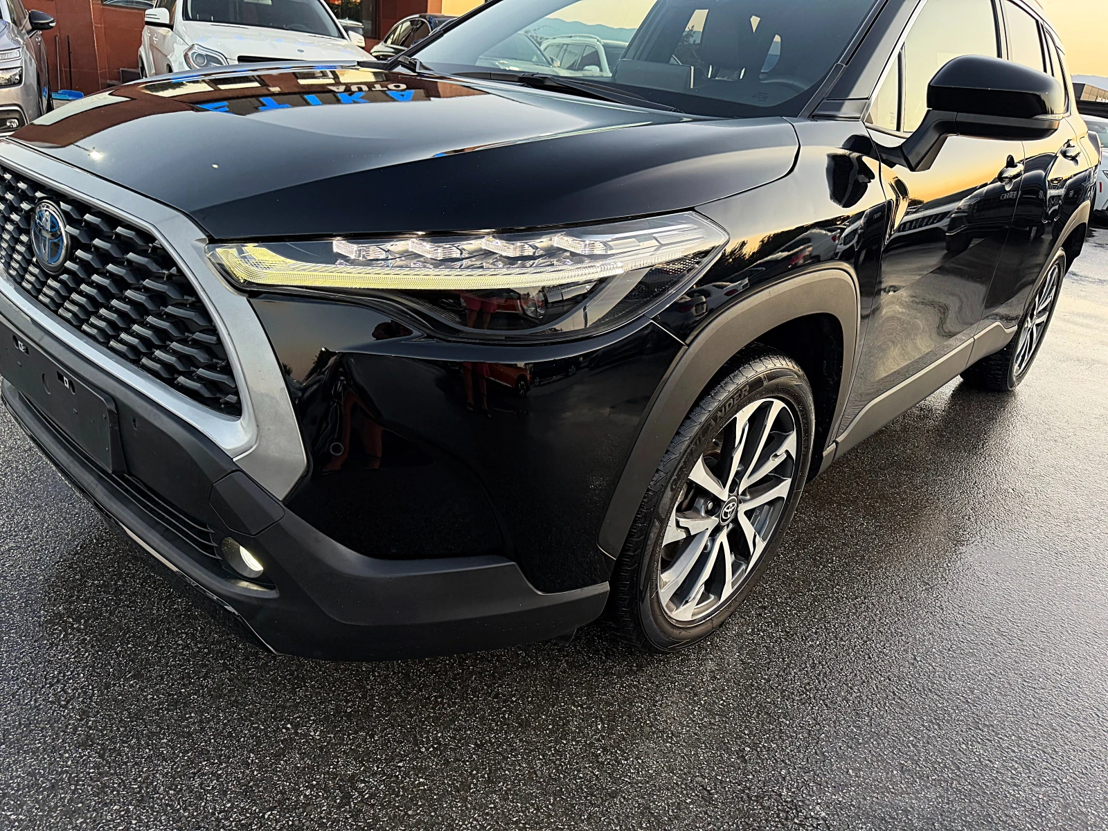 Toyota Corolla Cross 2.0Hybrid Active Drive-4х4-Led-Bixenon-Kamera-Full - изображение 4