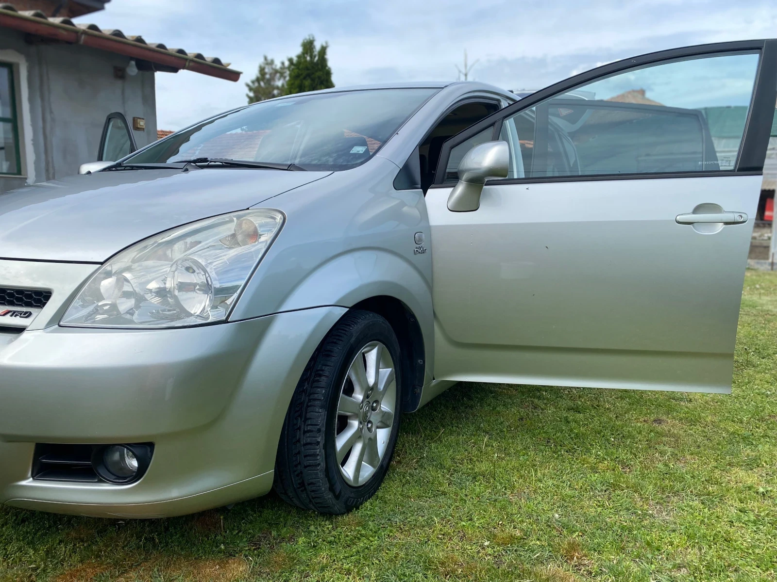 Toyota Corolla verso  - изображение 2