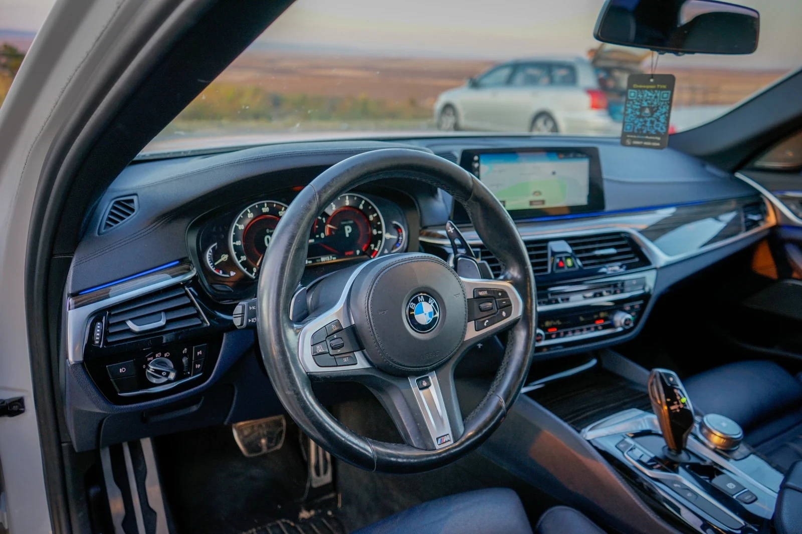 BMW 540 M-PACK/FULL LED/HEAD UP/360/ASSIST/GESTURE, снимка 10 - Автомобили и джипове - 53958991