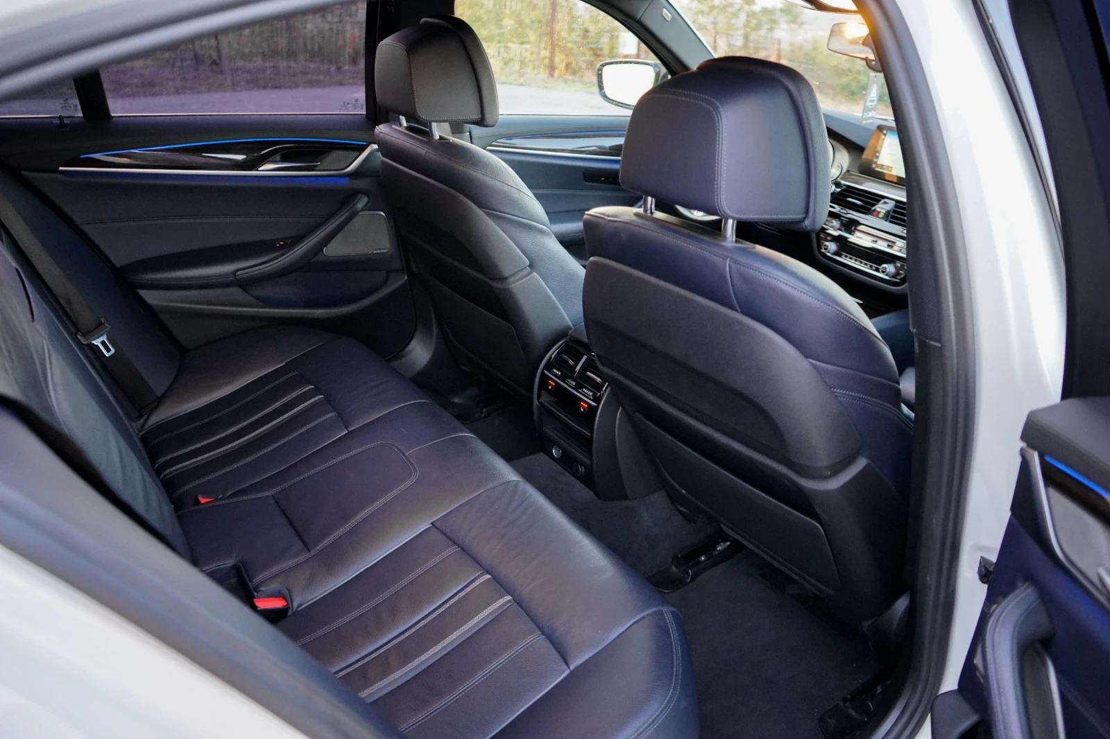 BMW 540 M-PACK/FULL LED/HEAD UP/360/ASSIST/GESTURE, снимка 12 - Автомобили и джипове - 53958991