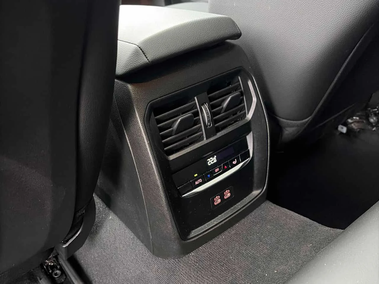 BMW 330 * xDrive * 360 * ПОДГРЕВ * ПАМЕТ * CARPLAY, снимка 13 - Автомобили и джипове - 54460363