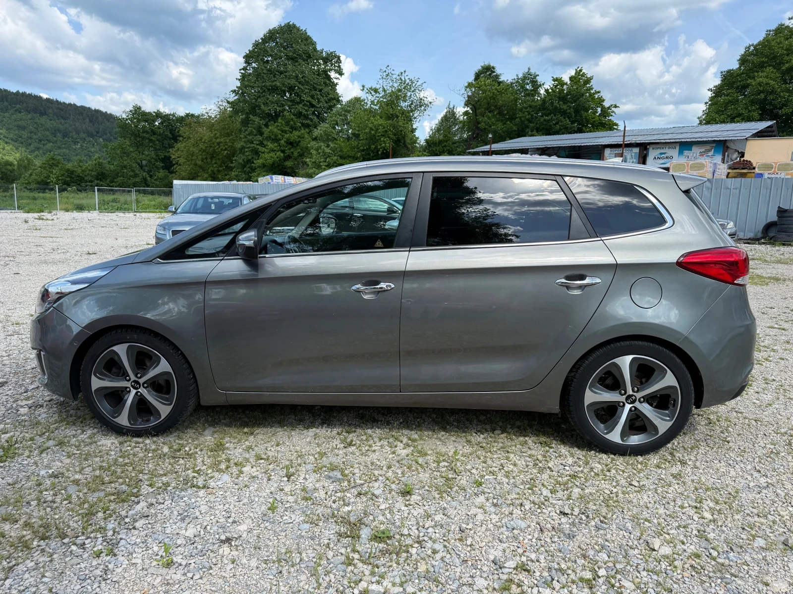 Kia Carens 1.7CRDI AUTOMAT, снимка 8 - Автомобили и джипове - 54672606