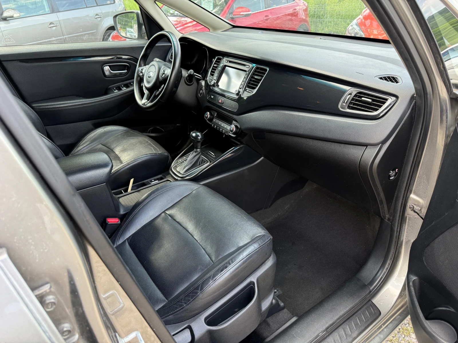 Kia Carens 1.7CRDI AUTOMAT, снимка 10 - Автомобили и джипове - 54672606