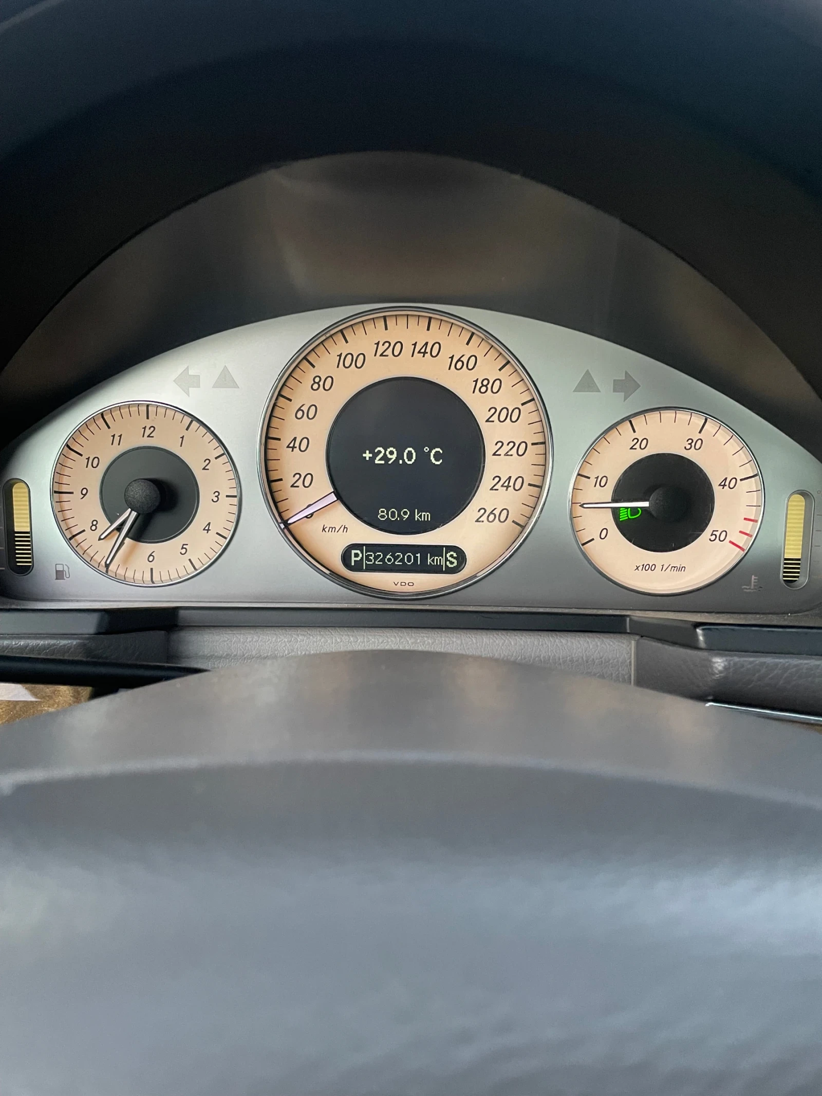 Mercedes-Benz E 320, снимка 4 - Автомобили и джипове - 55199121