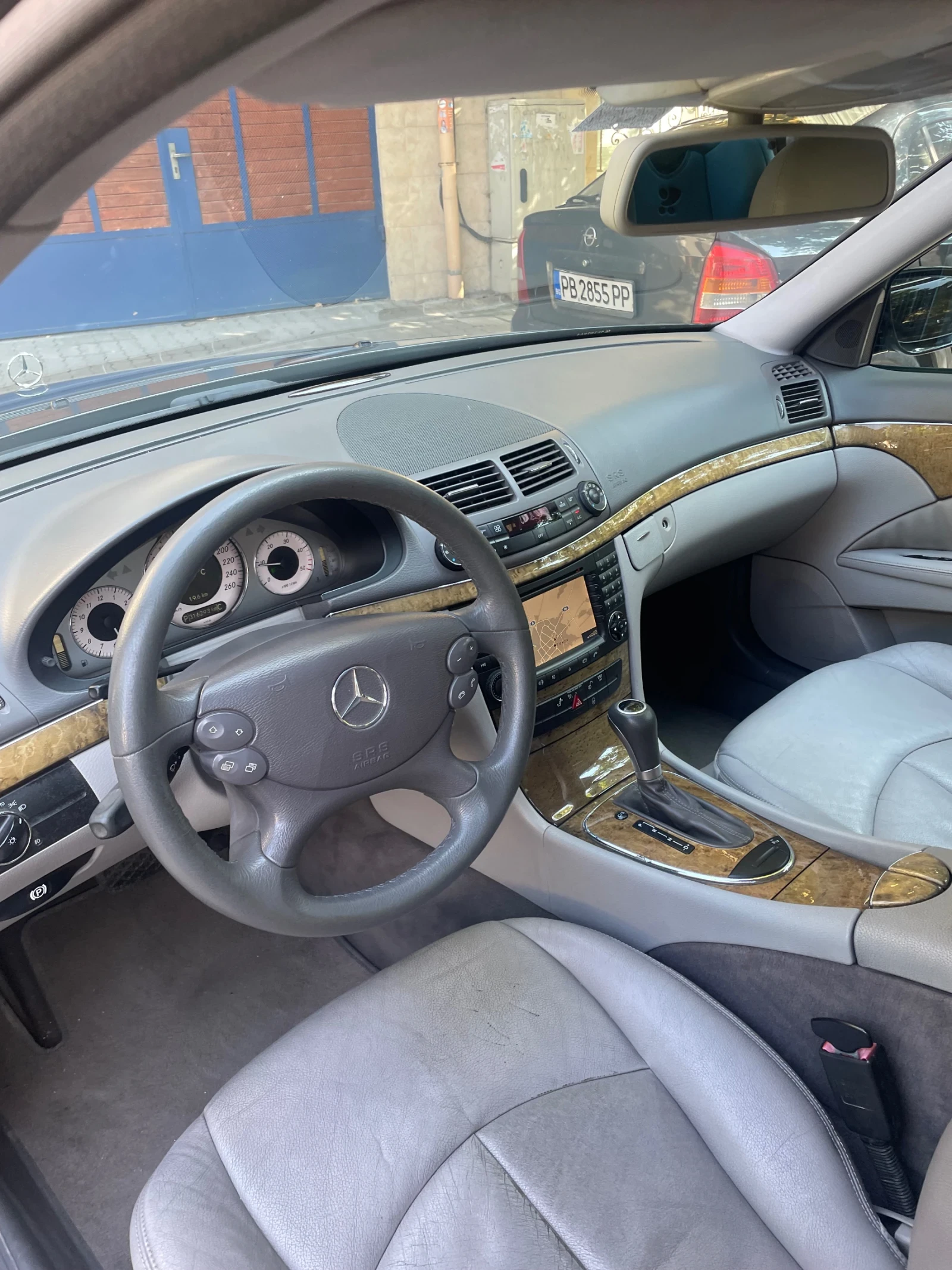 Mercedes-Benz E 320, снимка 10 - Автомобили и джипове - 55199121