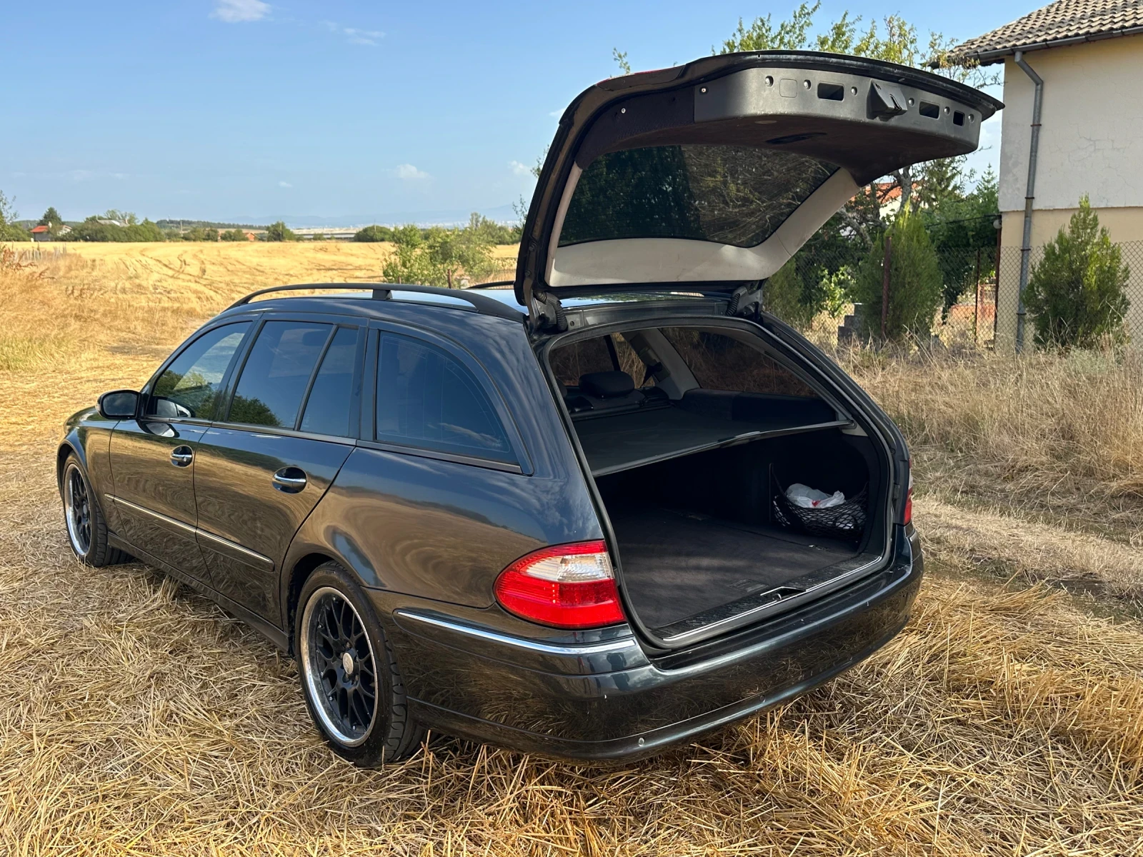 Mercedes-Benz E 220 Авангард, снимка 14 - Автомобили и джипове - 55877790