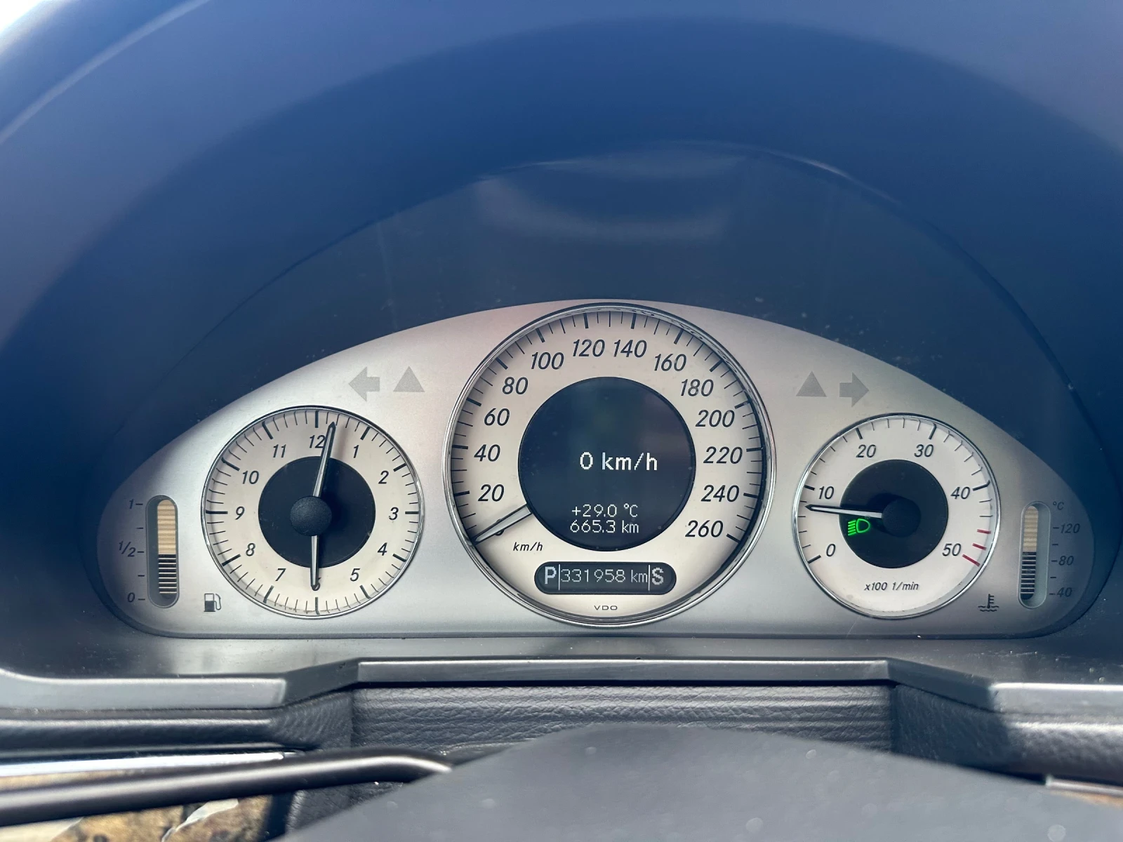 Mercedes-Benz E 220 Авангард, снимка 9 - Автомобили и джипове - 55877790