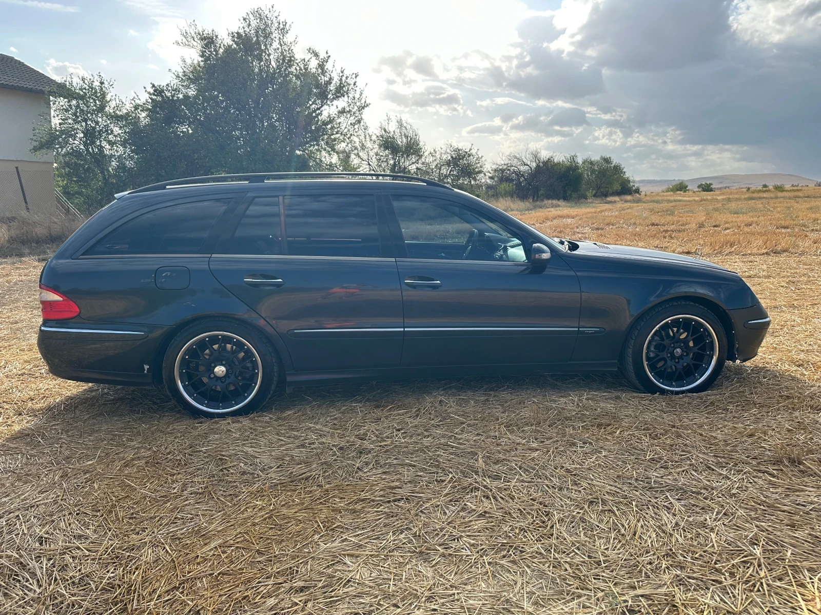 Mercedes-Benz E 220 Авангард, снимка 5 - Автомобили и джипове - 55877790