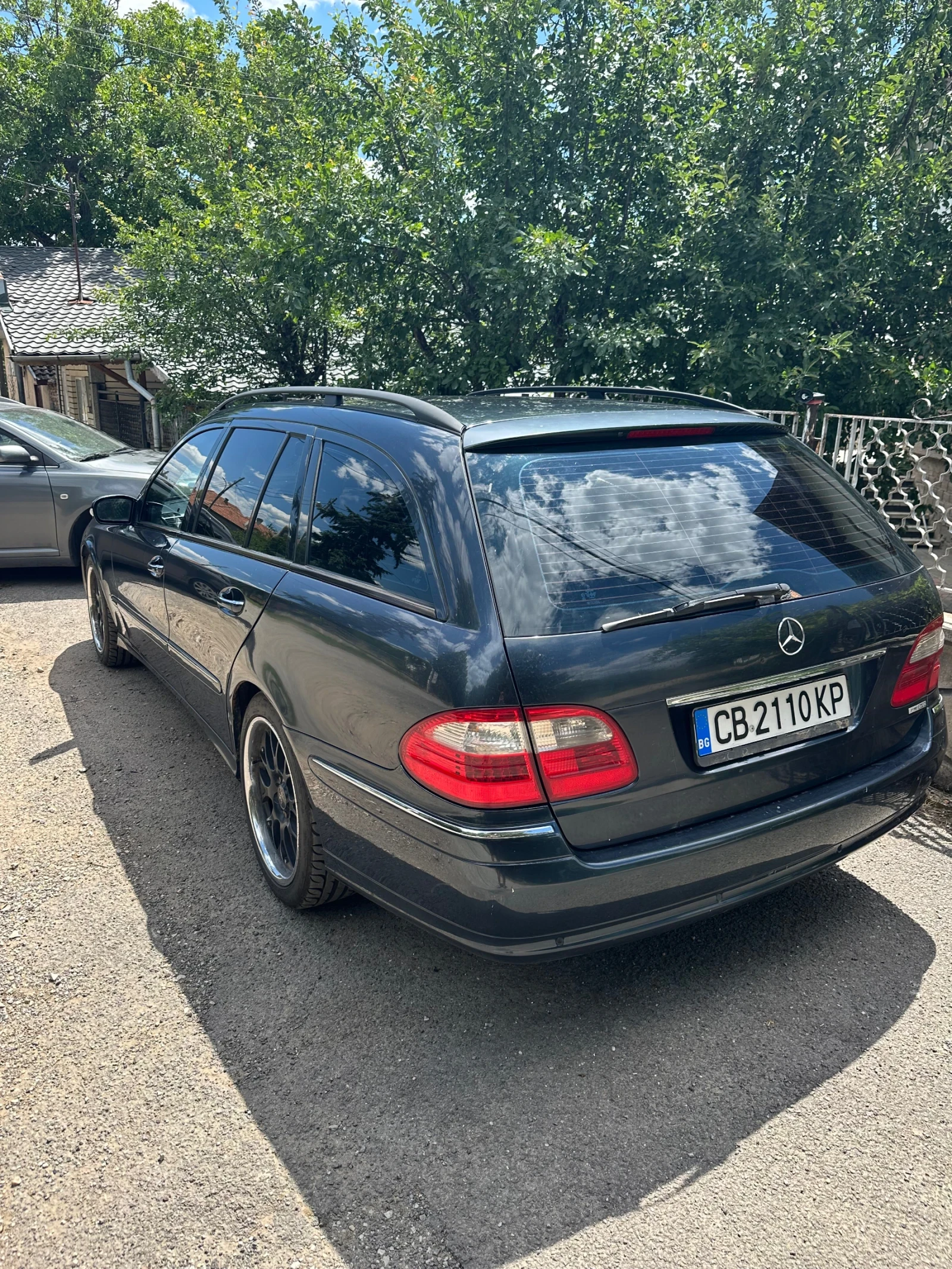 Mercedes-Benz E 220 Авангард, снимка 4 - Автомобили и джипове - 55233335