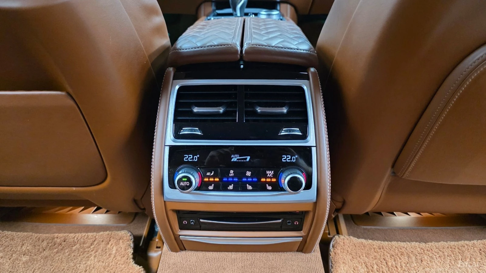 BMW 760 Li xDrive* V 12* 360* HUD* HARMAN* МАСАЖ* ОБДУХ, снимка 14 - Автомобили и джипове - 55646589