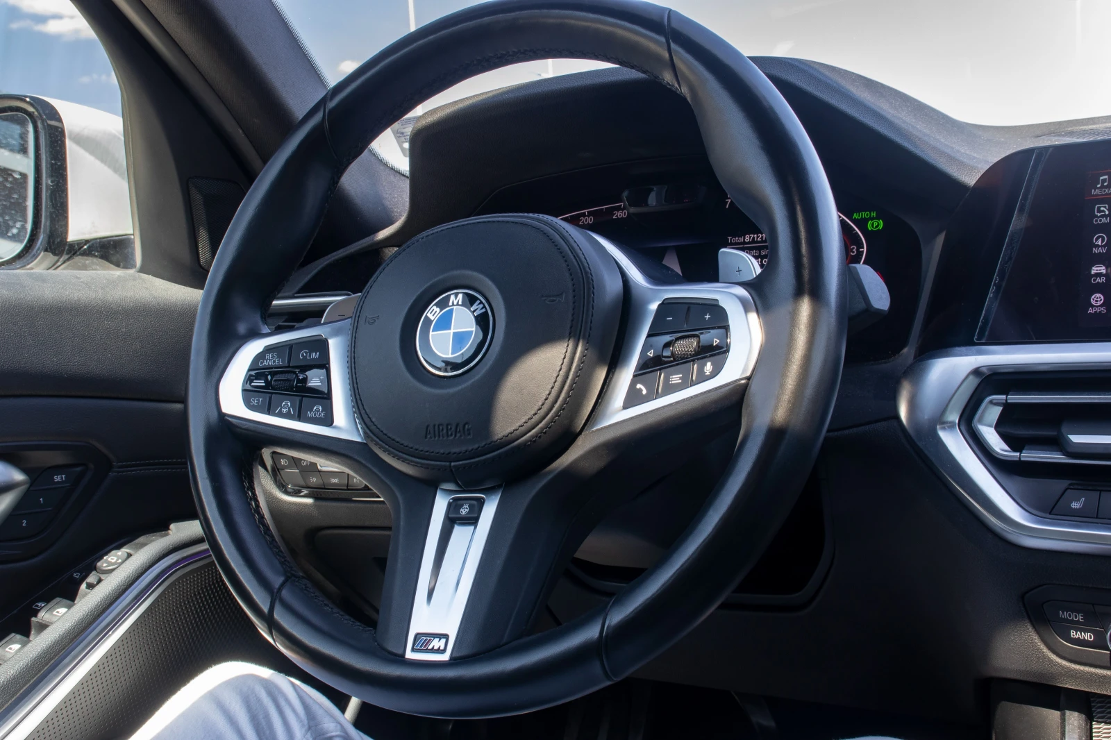 BMW 330 XDRIVE/MPACK/ADAPTIVE/LASER/DISTRONIC, снимка 12 - Автомобили и джипове - 56110102