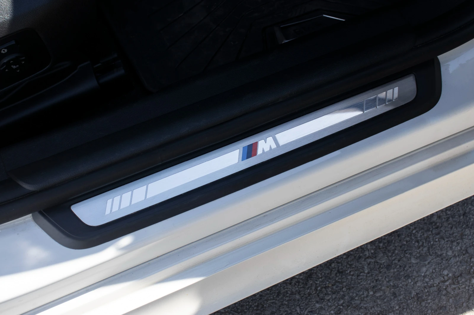 BMW 330 XDRIVE/MPACK/ADAPTIVE/LASER/DISTRONIC, снимка 8 - Автомобили и джипове - 56110102