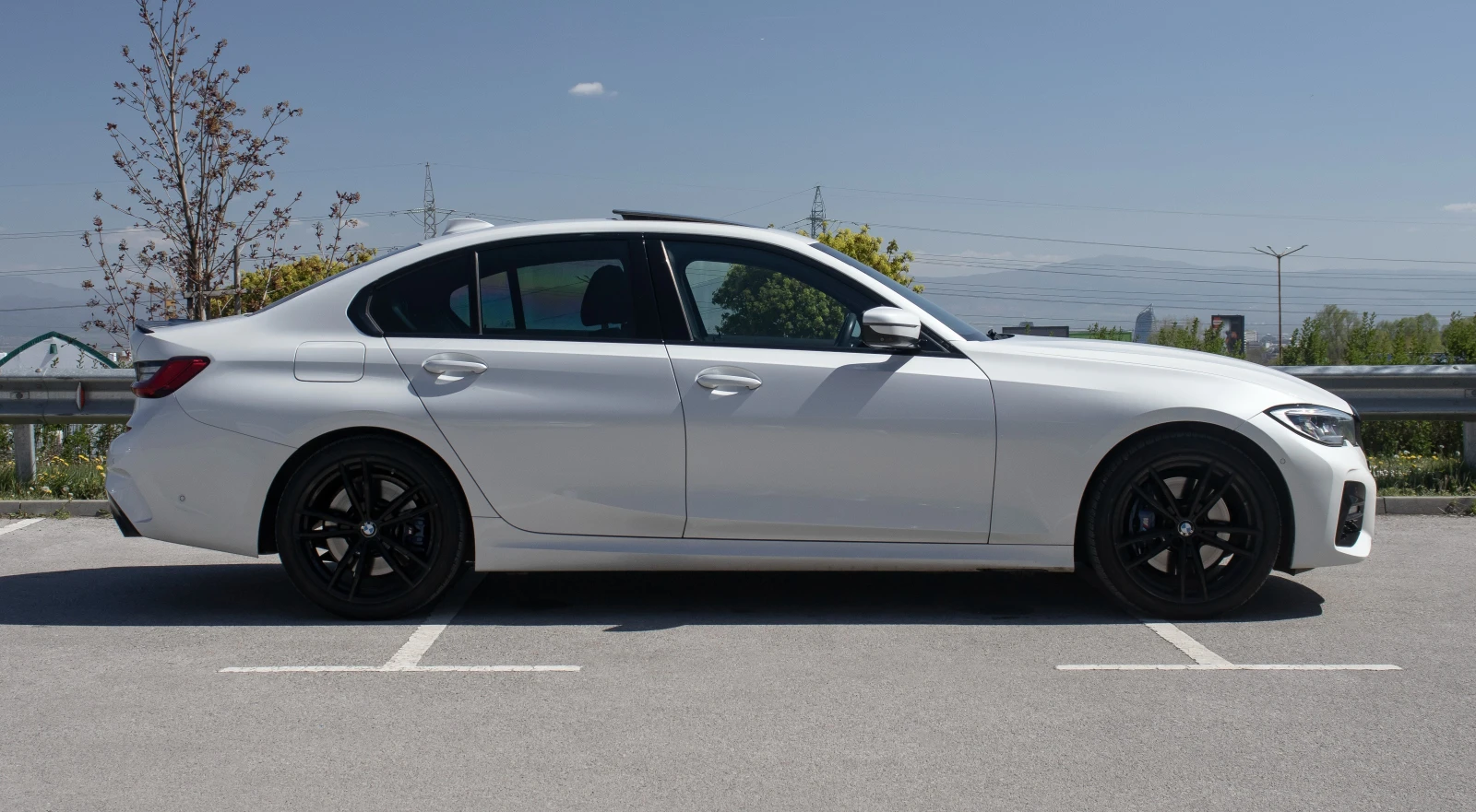 BMW 330 XDRIVE/MPACK/ADAPTIVE/LASER/DISTRONIC, снимка 3 - Автомобили и джипове - 56110102