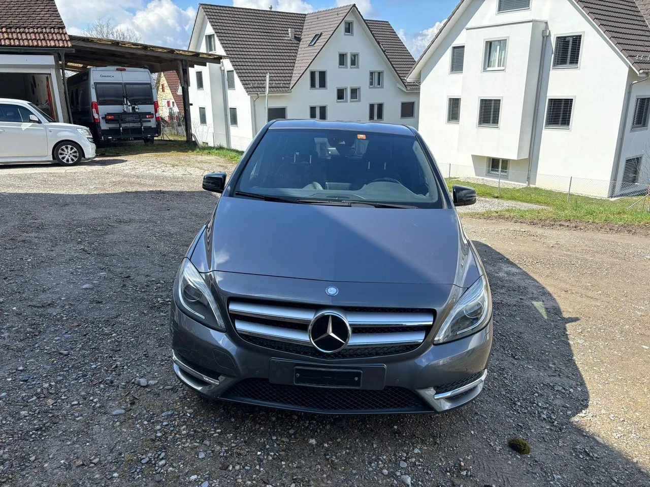Mercedes-Benz B 220 2.0i AMG Line Swiss Aut , снимка 2 - Автомобили и джипове - 55831565