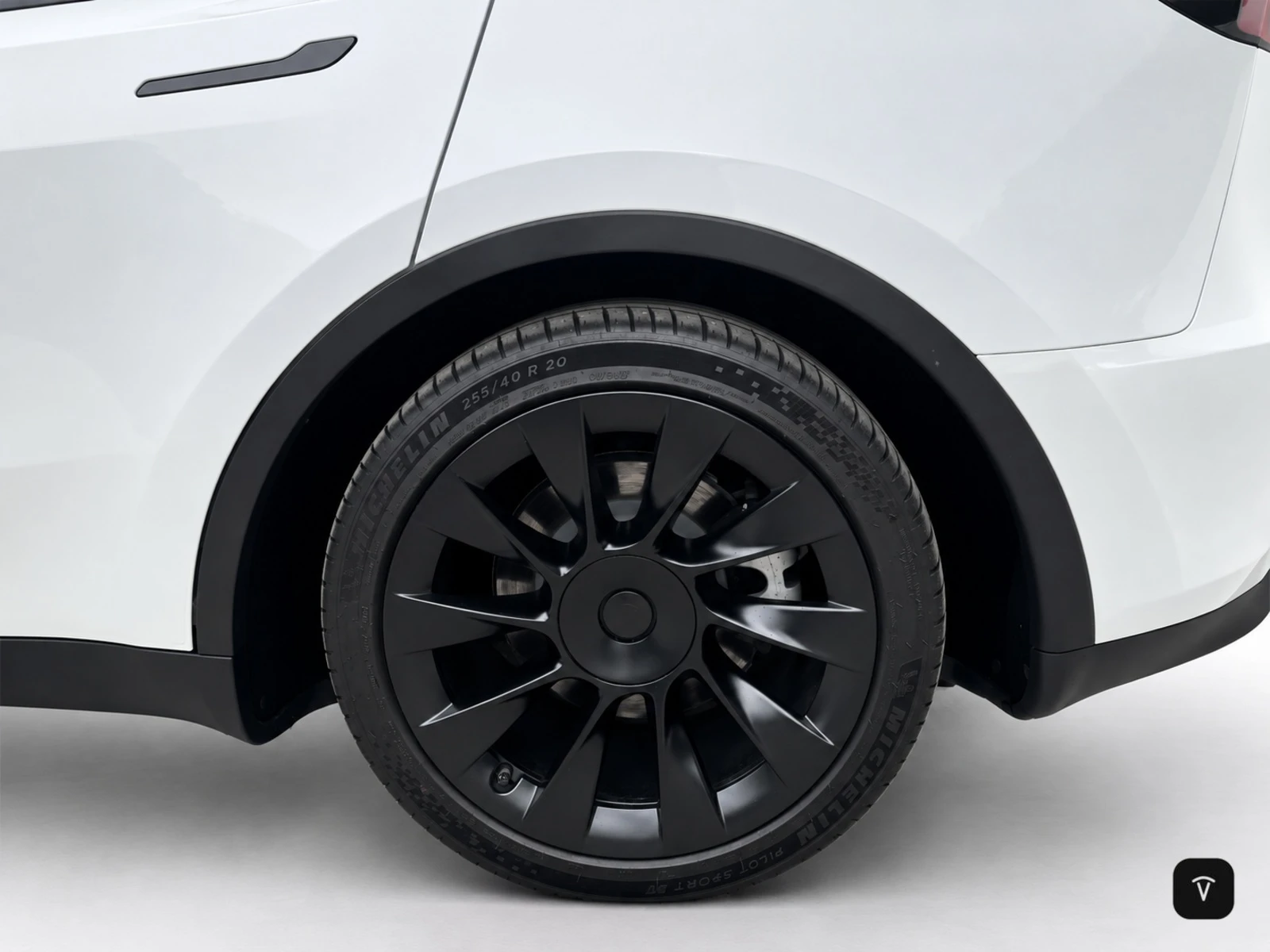 Tesla Model Y Long Range AWD, снимка 8 - Автомобили и джипове - 56223211