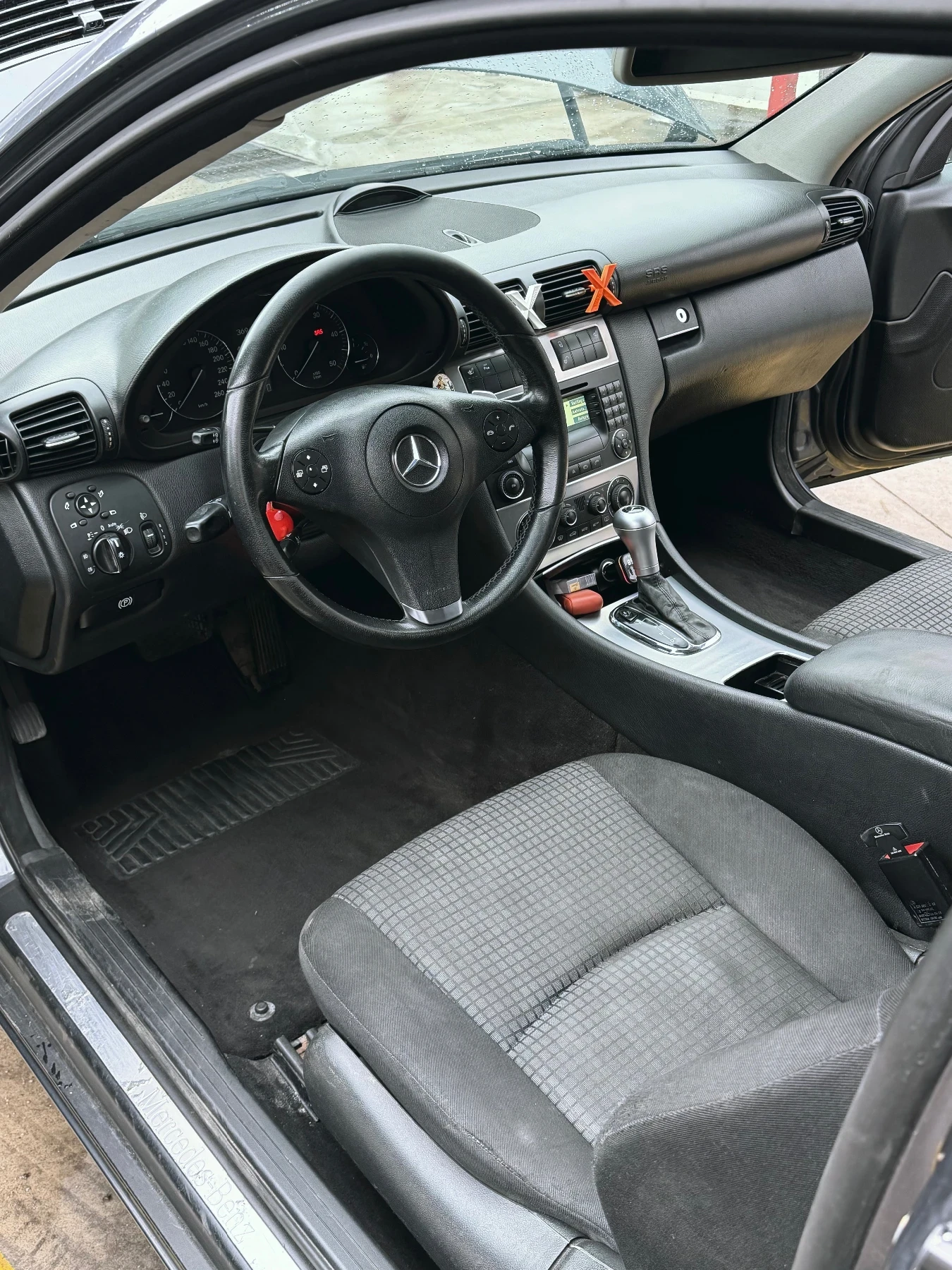 Mercedes-Benz C 220, снимка 6 - Автомобили и джипове - 56451981