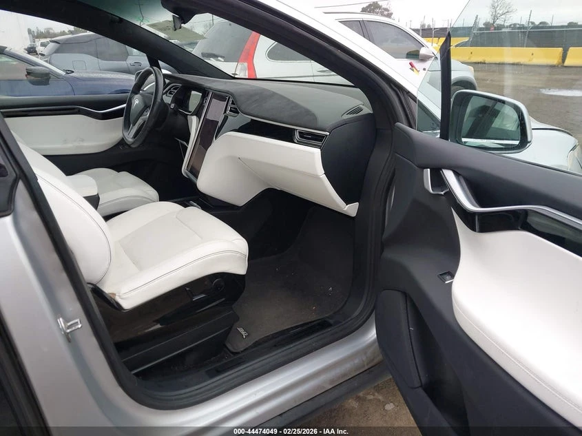 Tesla Model X ELECTRIC All Wheel Drive, снимка 5 - Автомобили и джипове - 53829138