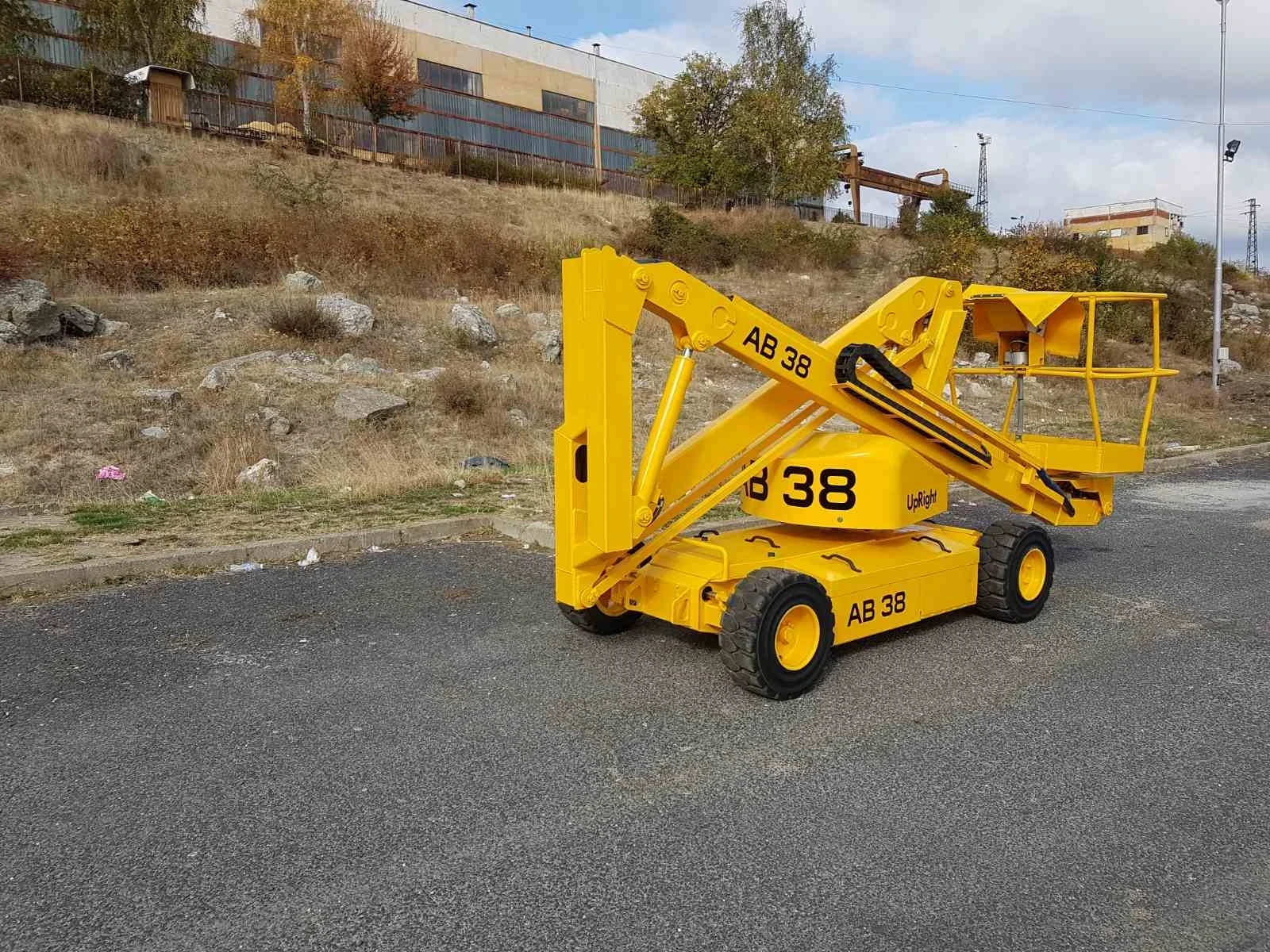 Автовишка Друга марка UpRight AB38, снимка 2 - Индустриална техника - 53935994