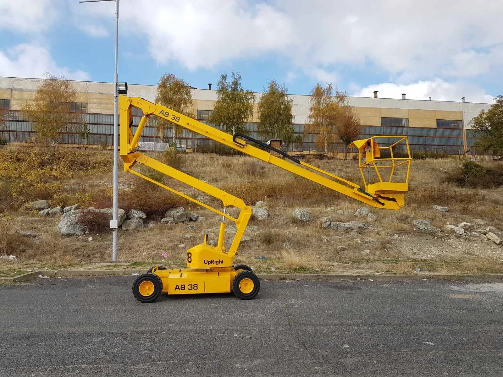 Автовишка Друга марка UpRight AB38, снимка 4 - Индустриална техника - 53935994