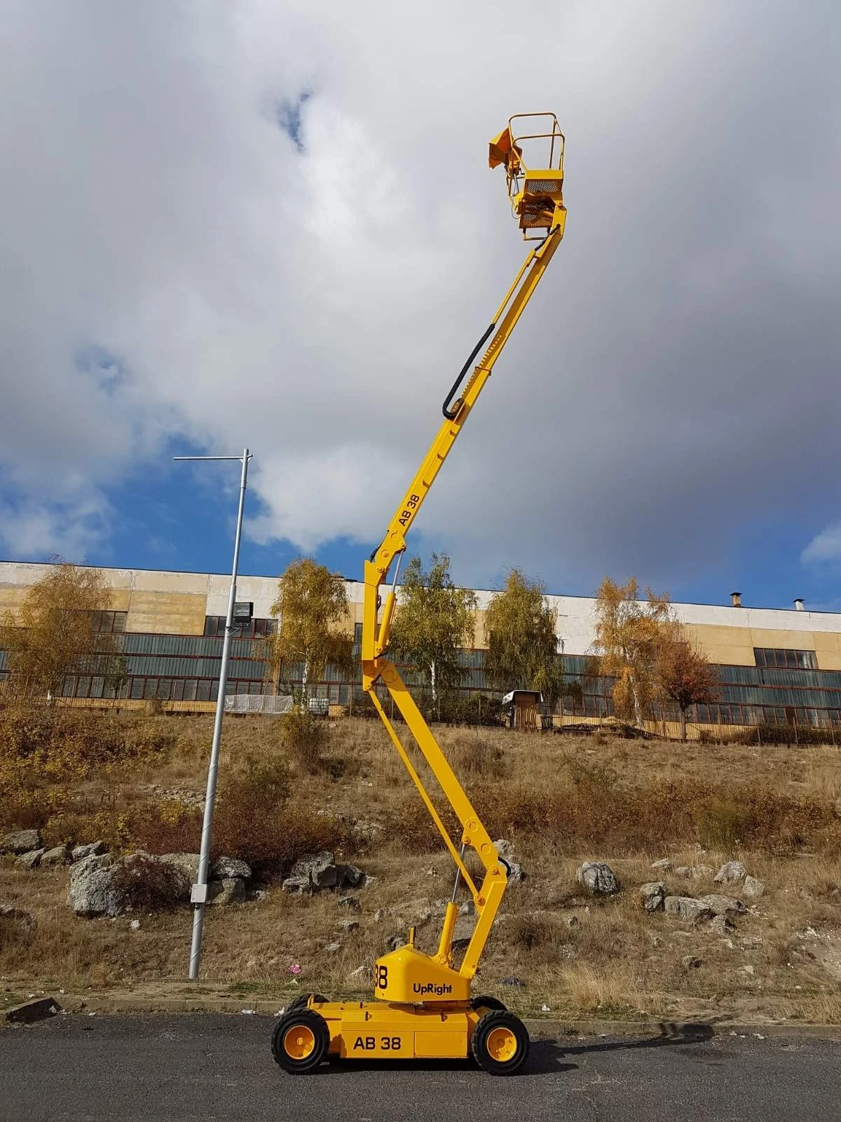 Автовишка Друга марка UpRight AB38, снимка 8 - Индустриална техника - 53935994