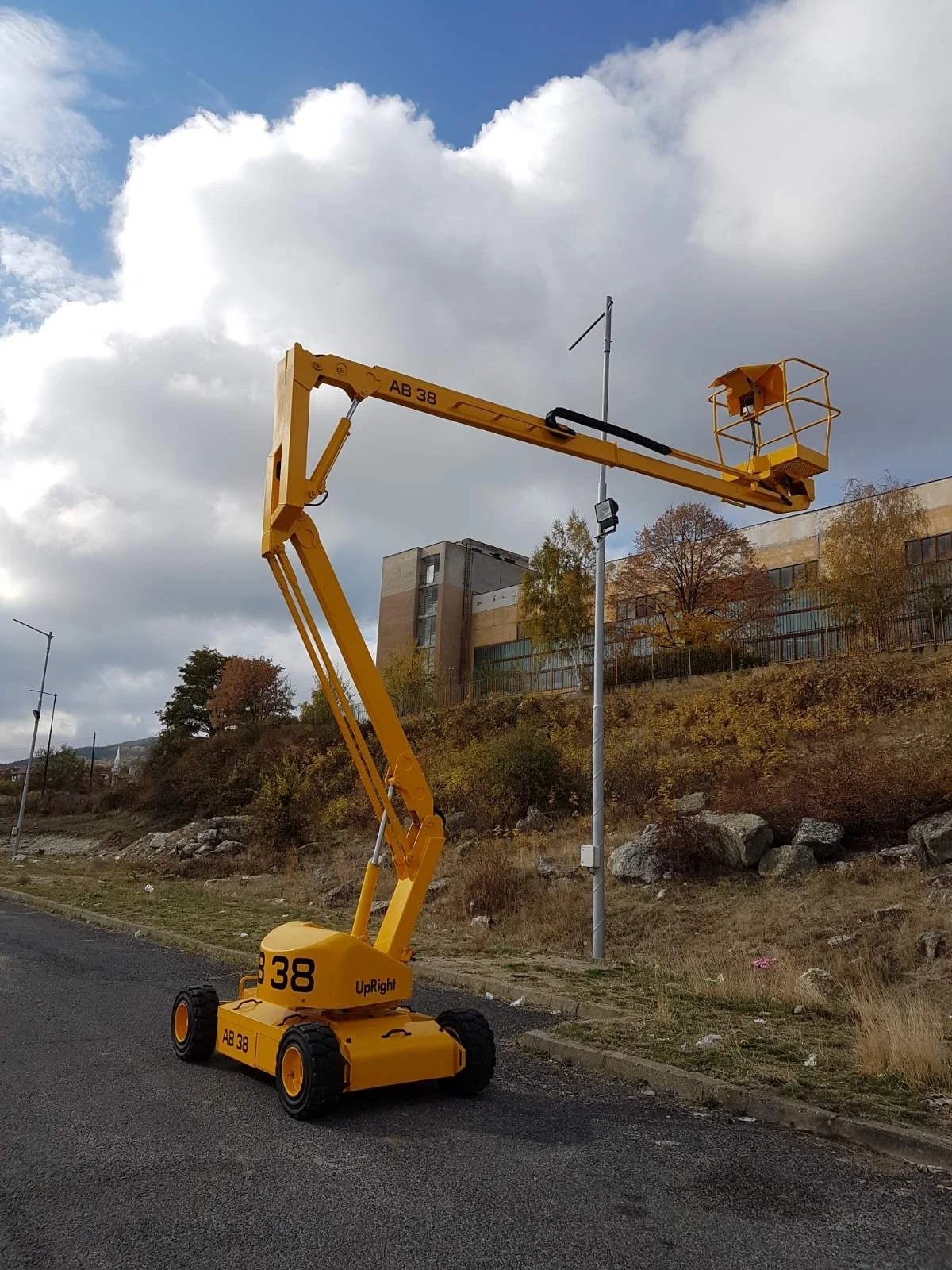 Автовишка Друга марка UpRight AB38, снимка 11 - Индустриална техника - 53935994