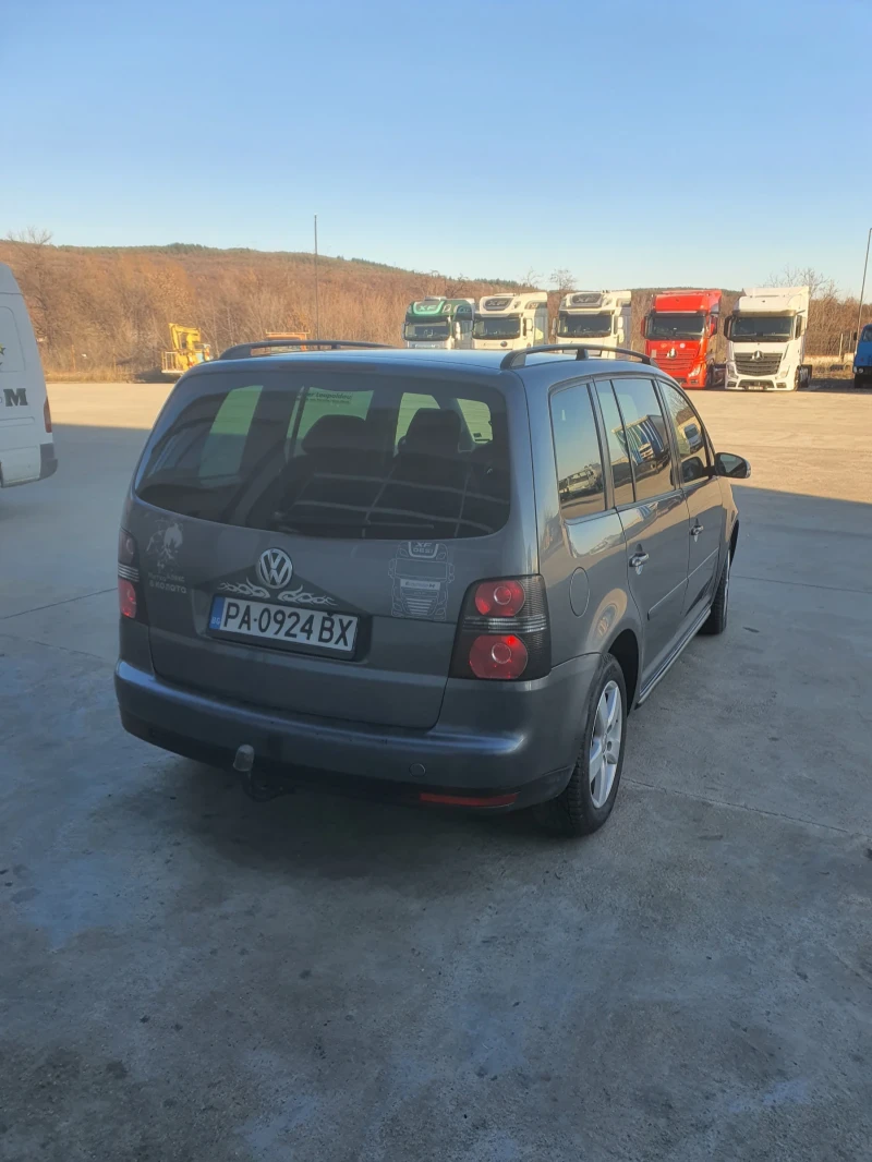 VW Touran, снимка 4 - Автомобили и джипове - 48555171