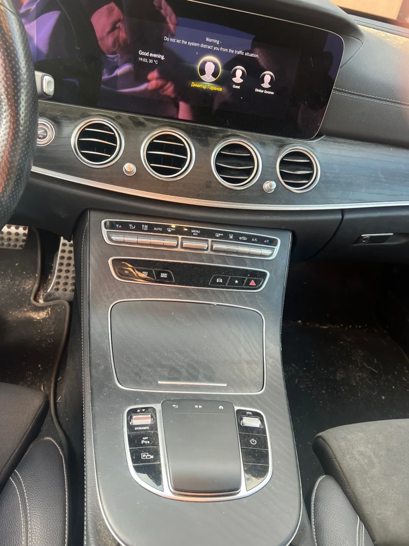 Mercedes-Benz E 300 4MATIC, снимка 3 - Автомобили и джипове - 52487935