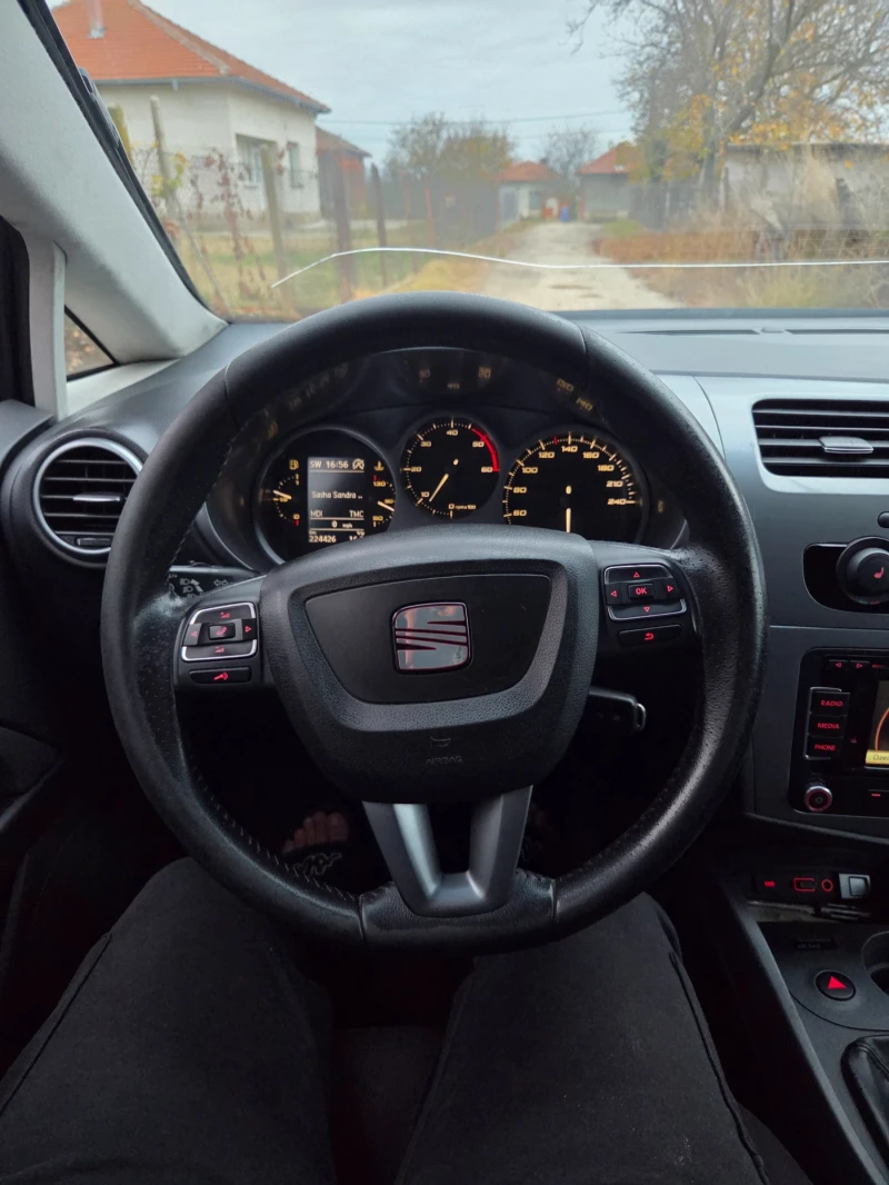 Seat Leon, снимка 11 - Автомобили и джипове - 52630103