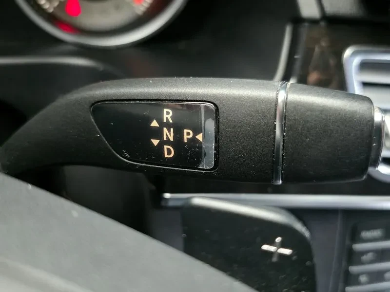 Mercedes-Benz E 220 Bluetech Avant Garde Sports, снимка 9 - Автомобили и джипове - 53876656