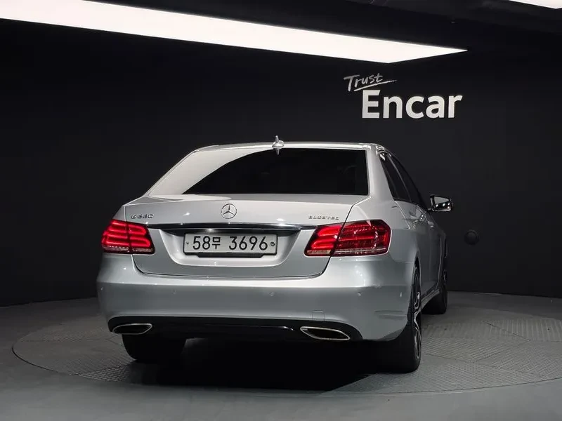 Mercedes-Benz E 220 Bluetech Avant Garde Sports, снимка 4 - Автомобили и джипове - 53876656