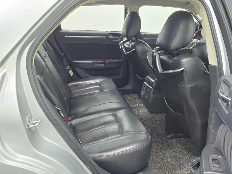 Chrysler 300c 3.5, снимка 12 - Автомобили и джипове - 54326015