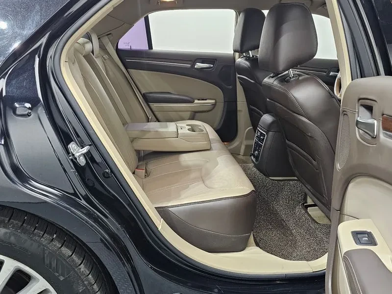 Chrysler 300c 3.6 AWD - САМО 30% АВАНС, снимка 12 - Автомобили и джипове - 55991302