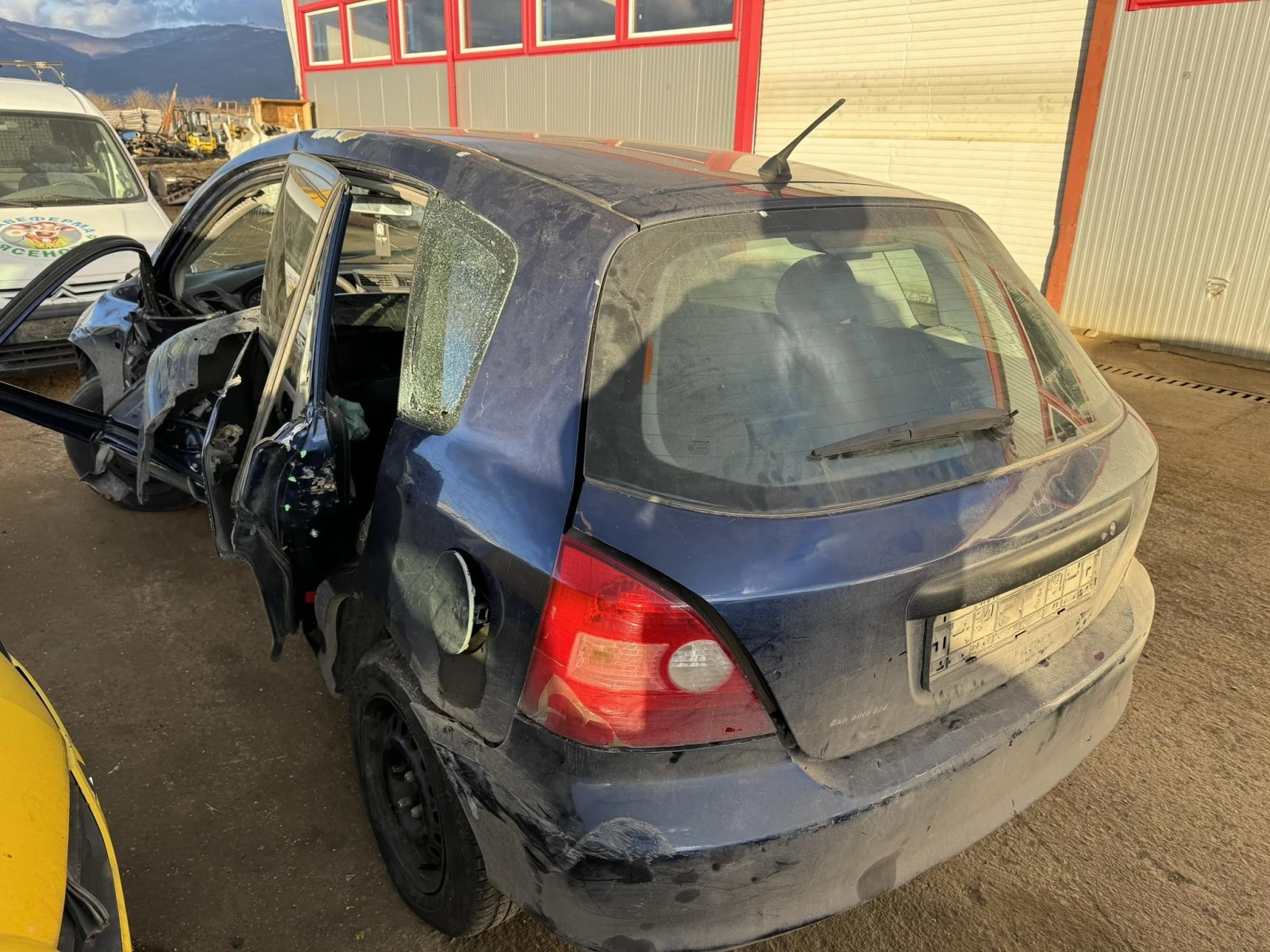 Honda Civic 1.7 - изображение 3