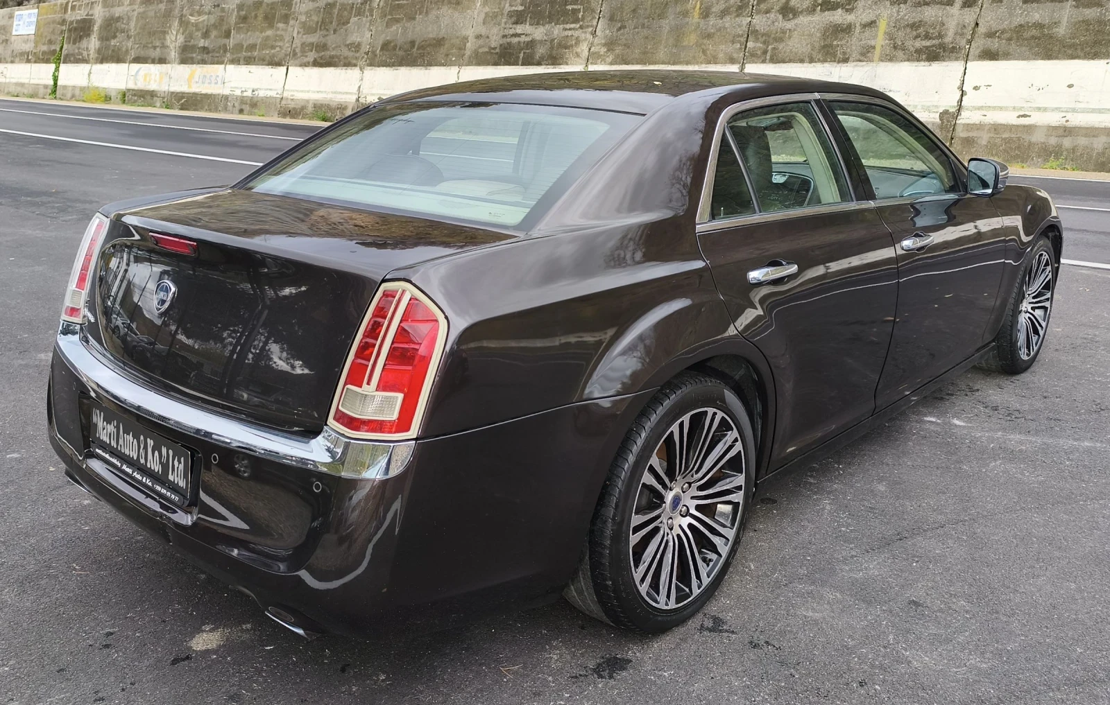 Lancia Thema 3.0  - изображение 10