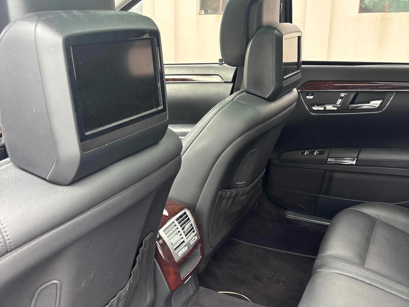 Mercedes-Benz S 550 4Matic* Harman Kardon* Обдухване* Distronic* TV, снимка 8 - Автомобили и джипове - 54414236