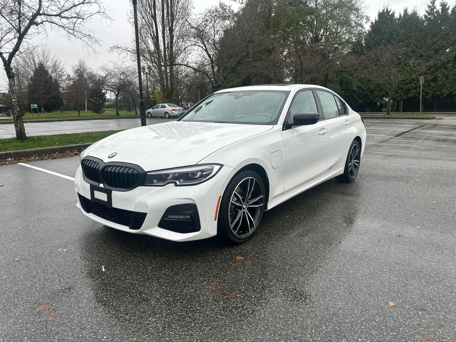 BMW 330 E HYBRID * * M ПАКЕТ * * CARFAX * * АВТО КРЕДИТ