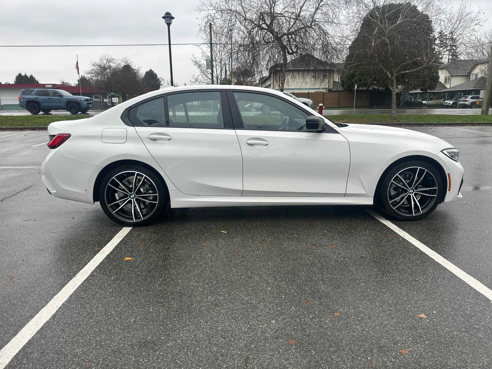BMW 330 E HYBRID * * M ПАКЕТ * * CARFAX * * АВТО КРЕДИТ, снимка 3 - Автомобили и джипове - 54633408