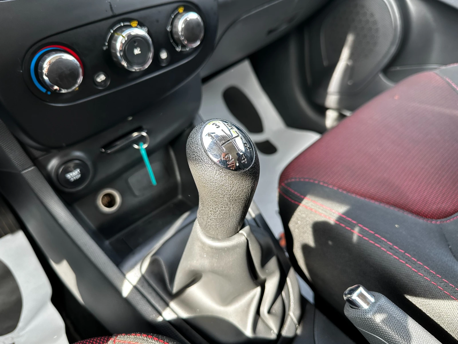 Renault Clio 1.5dci, снимка 10 - Автомобили и джипове - 54843848