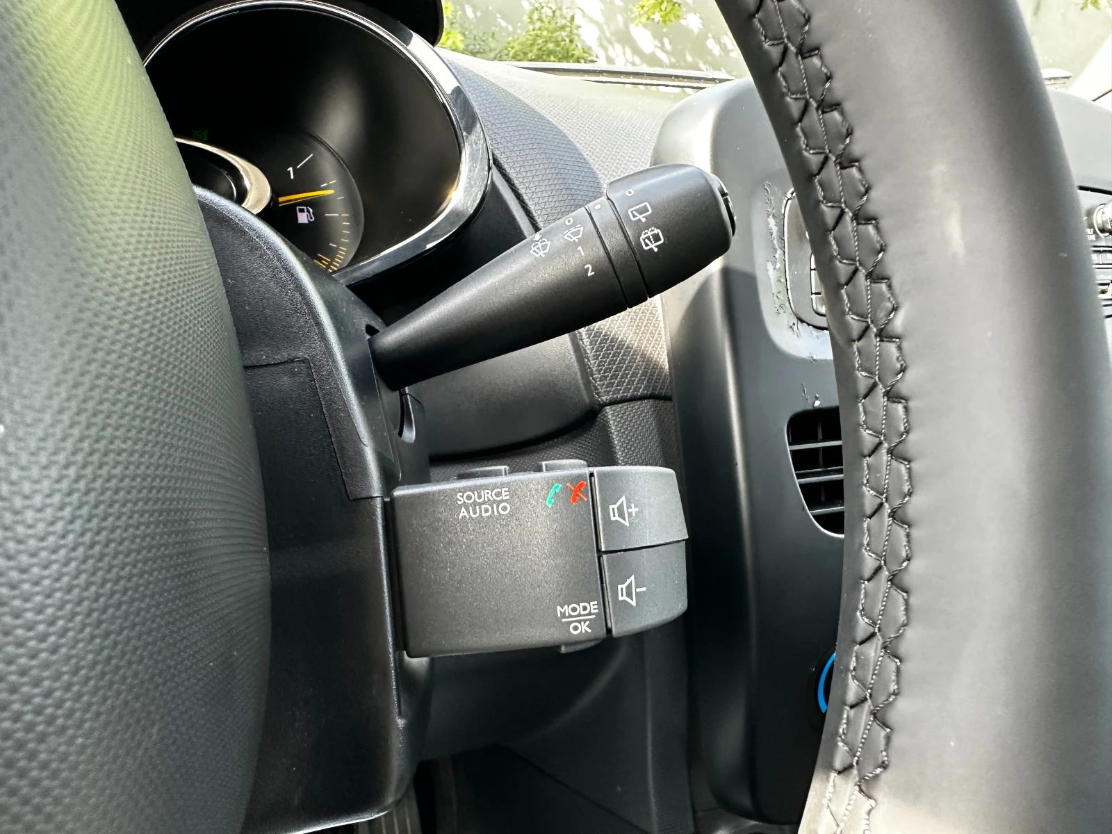 Renault Clio 1.5dci, снимка 15 - Автомобили и джипове - 54843848