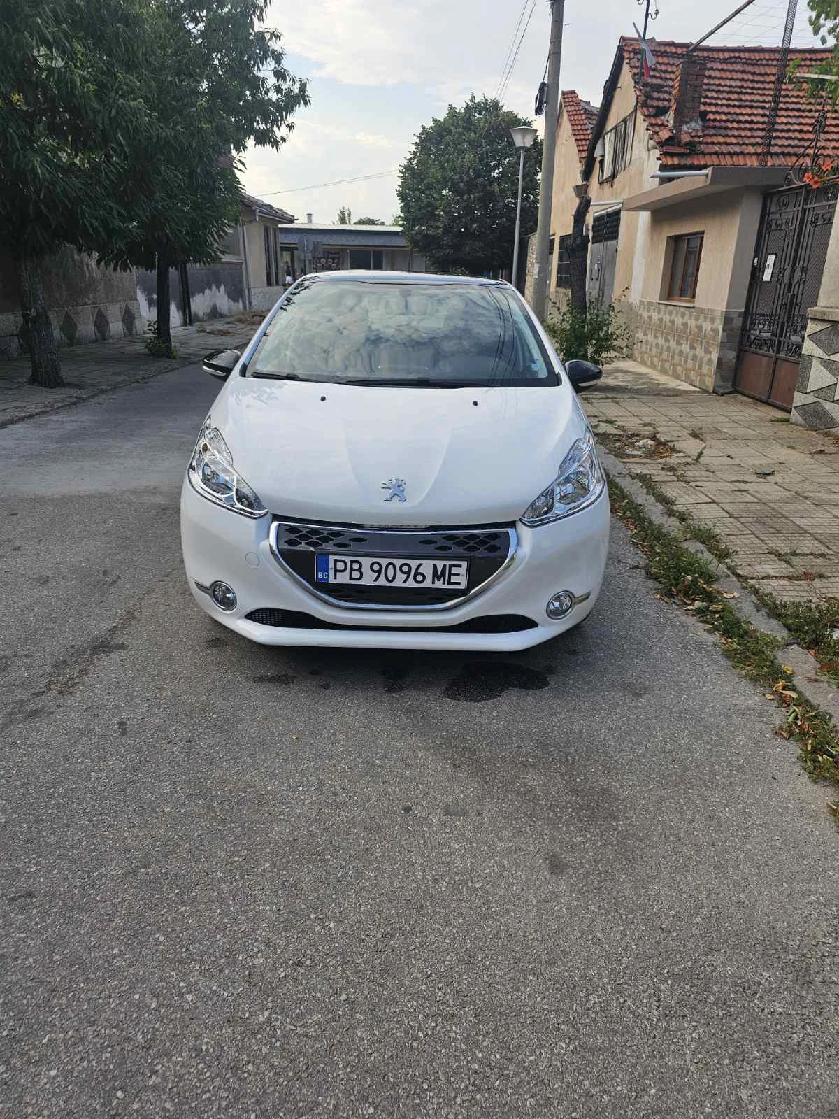 Peugeot 208 1.4, снимка 3 - Автомобили и джипове - 55070792