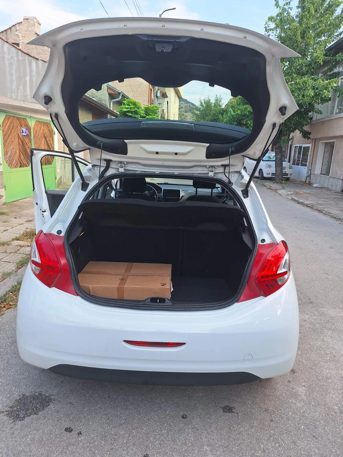 Peugeot 208 1.4, снимка 4 - Автомобили и джипове - 55070792