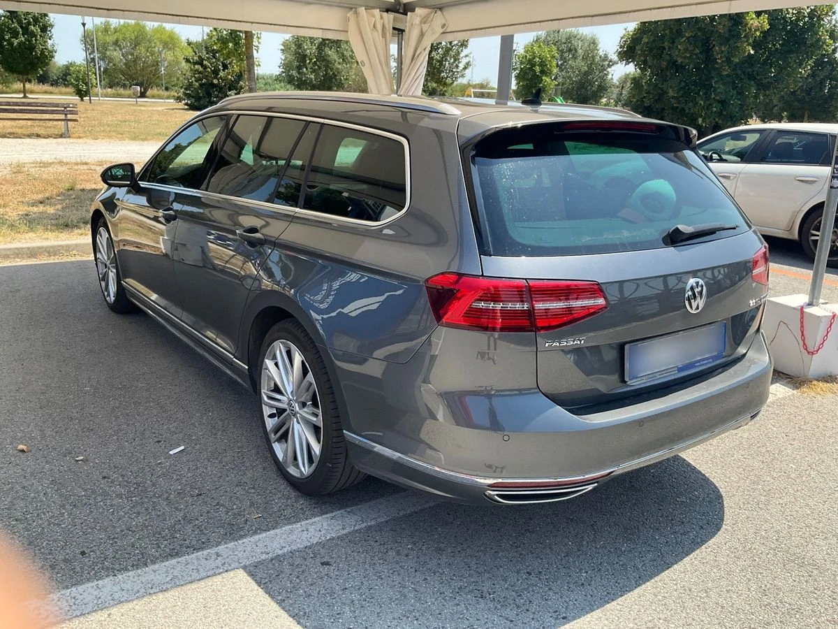 VW Passat 2.0TDI 190кс.* R-Line* 360 камери* Дистроник, снимка 7 - Автомобили и джипове - 55432827