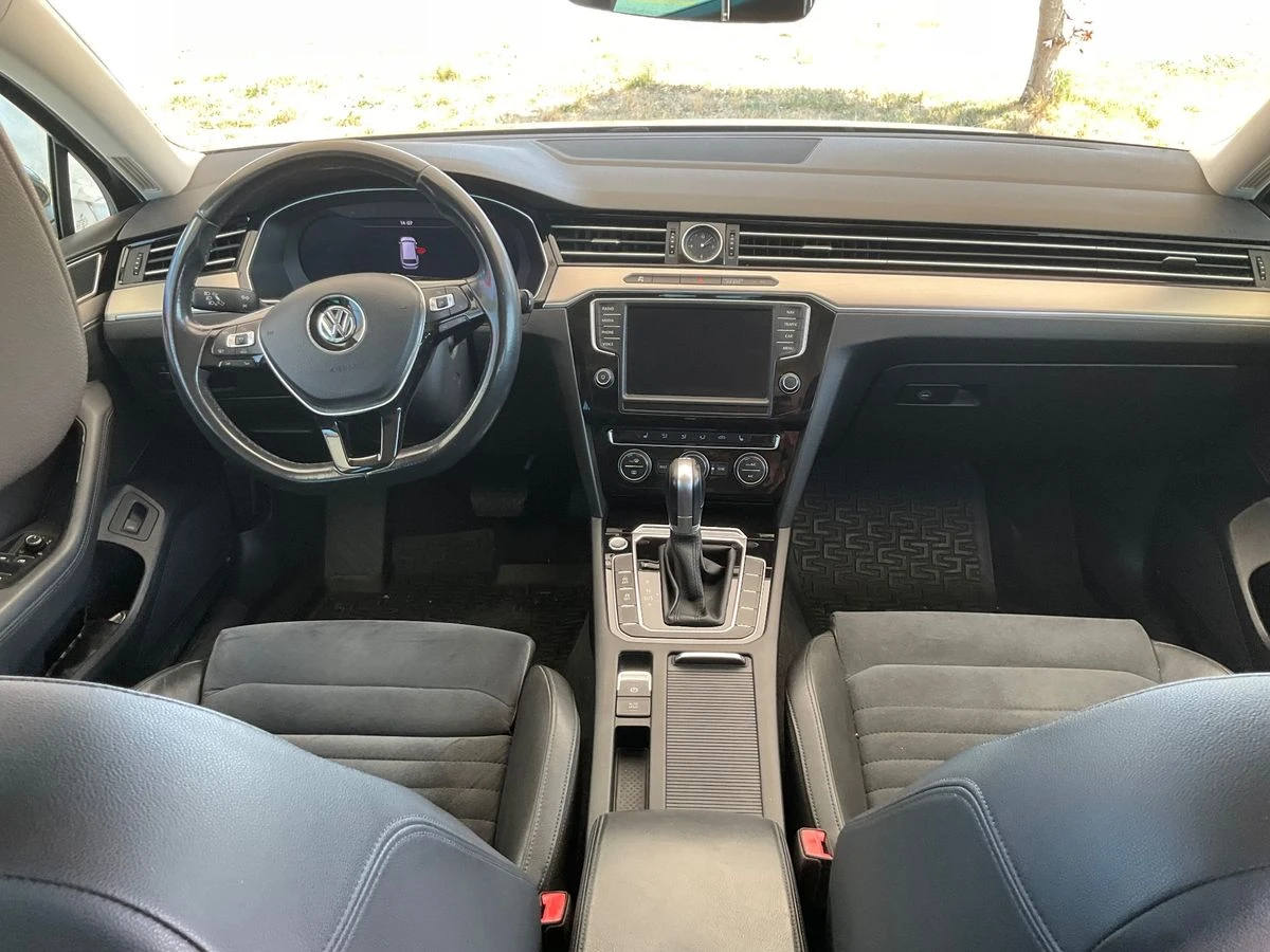 VW Passat 2.0TDI 190кс.* R-Line* 360 камери* Дистроник, снимка 11 - Автомобили и джипове - 55432827