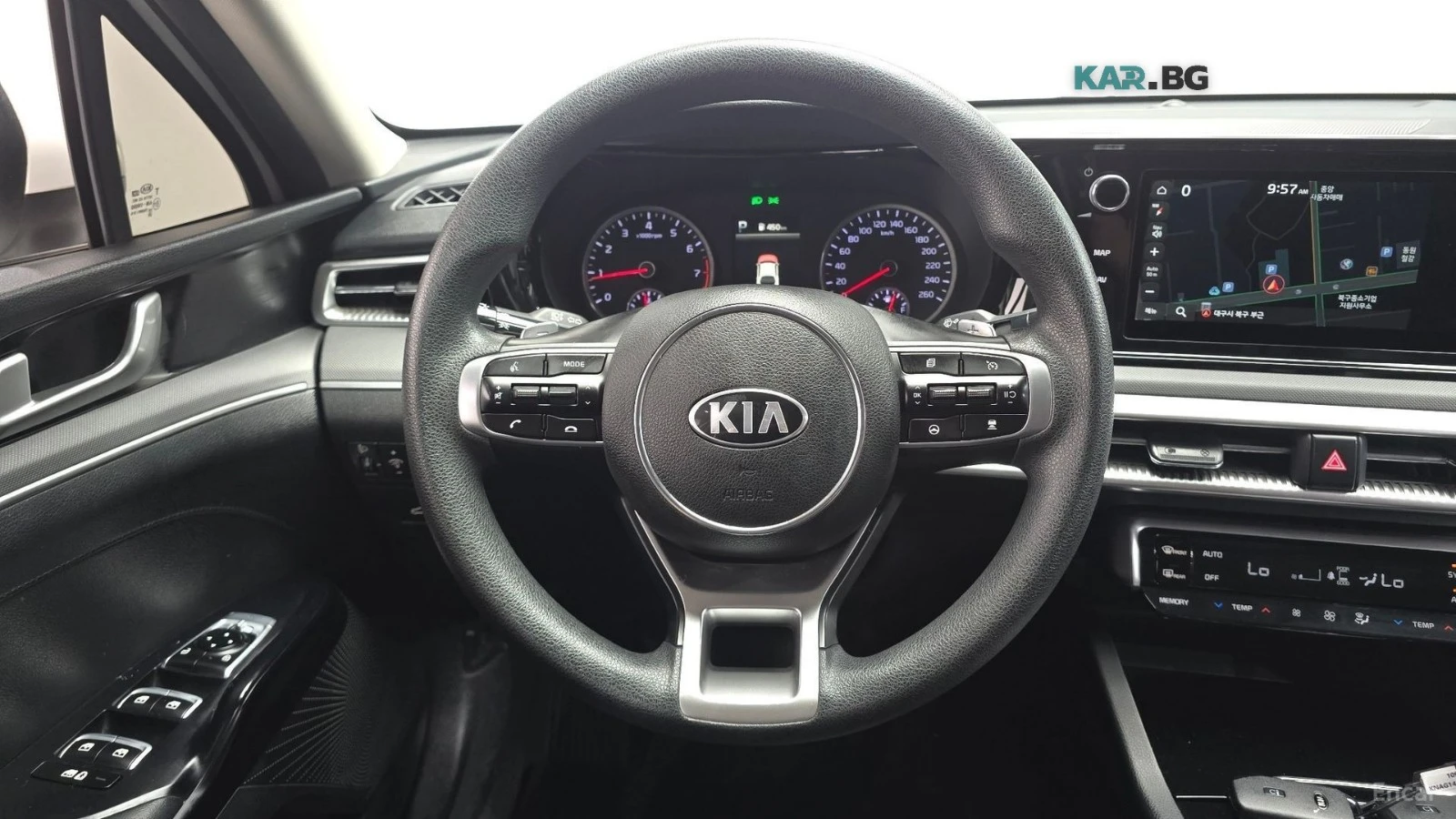 Kia K5 2.0 Trendy* DISTRONIC* ПОДГРЕВ* КАМЕРА* KEYLESS* , снимка 8 - Автомобили и джипове - 56222243