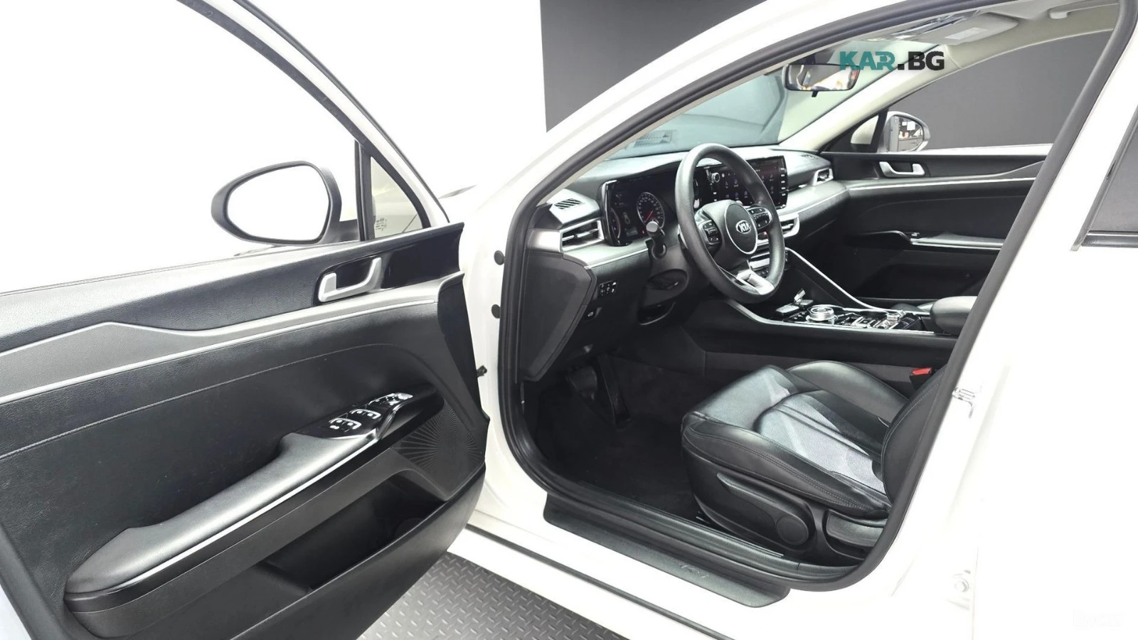 Kia K5 2.0 Trendy* DISTRONIC* ПОДГРЕВ* КАМЕРА* KEYLESS* , снимка 6 - Автомобили и джипове - 56222243