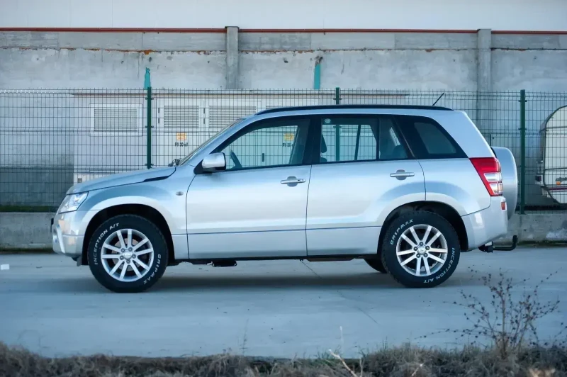 Suzuki Grand vitara 2.0, снимка 4 - Автомобили и джипове - 49441889