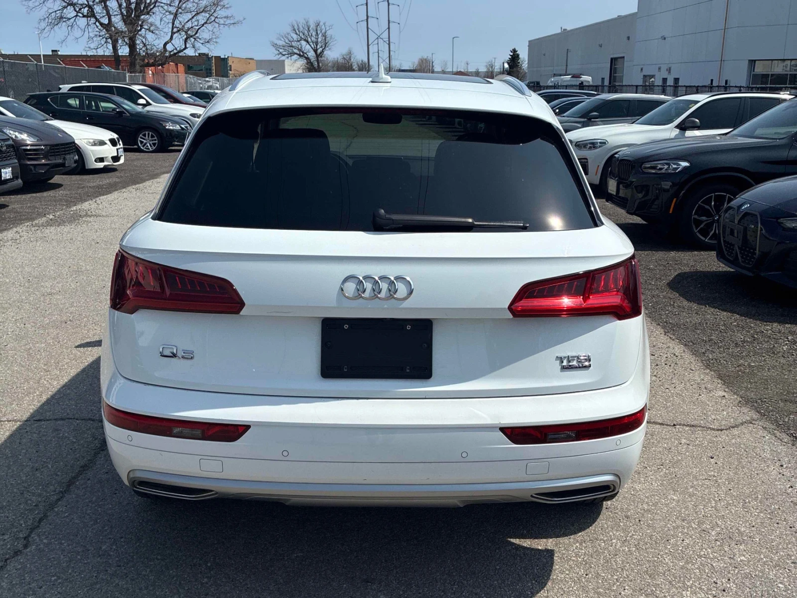 Audi Q5 CARFAX * АВТОКРЕДИТ * ПРОГНОЗНА ЦЕНА ДО БГ, снимка 4 - Автомобили и джипове - 54488904