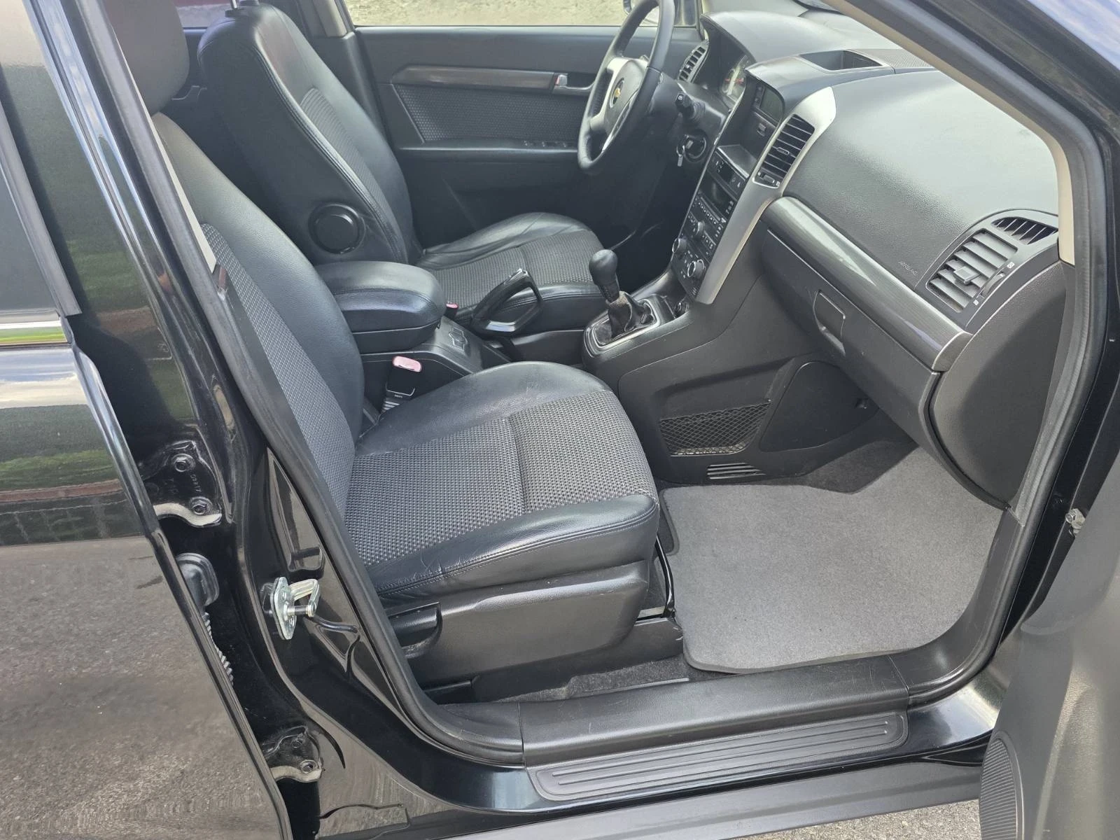 Chevrolet Captiva 2.4i ГАЗ/КЛИМАТРОНИК/7 МЕСТЕН/ВНОС ИТАЛИЯ, снимка 11 - Автомобили и джипове - 54645320