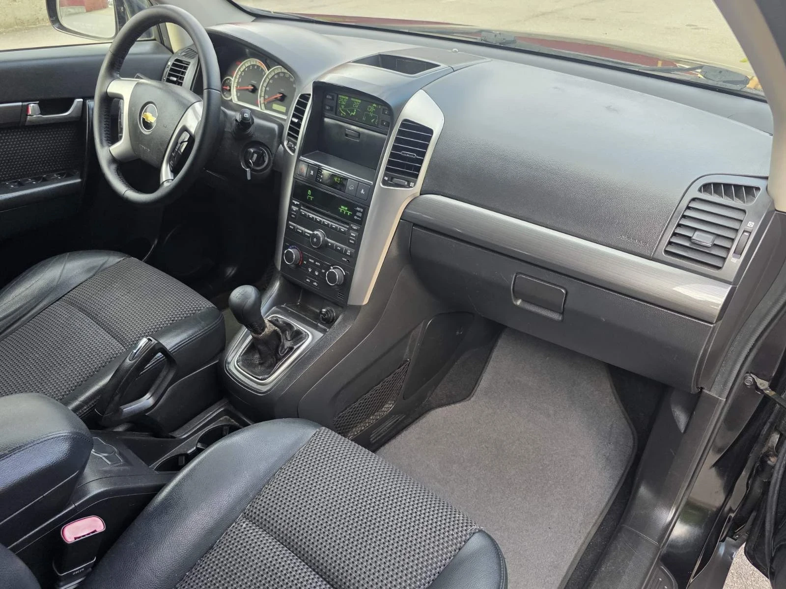 Chevrolet Captiva 2.4i ГАЗ/КЛИМАТРОНИК/7 МЕСТЕН/ВНОС ИТАЛИЯ, снимка 10 - Автомобили и джипове - 54645320